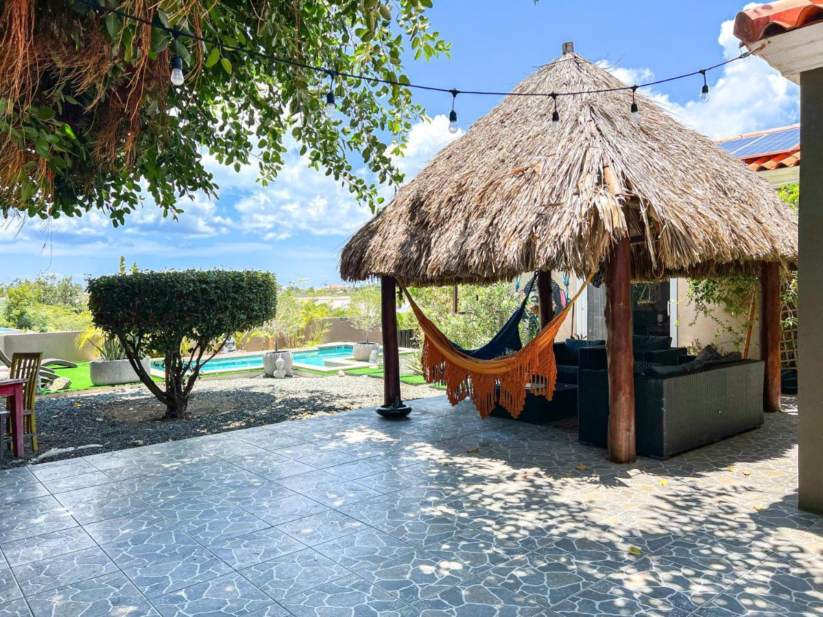 Lama Y Solo Unique Private Room Walking Distance To The Beach Palm Beach Exterior photo
