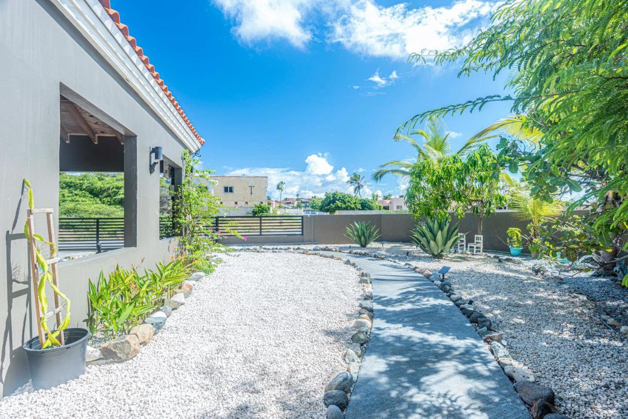 Lama Y Solo Unique Private Room Walking Distance To The Beach Palm Beach Exterior photo