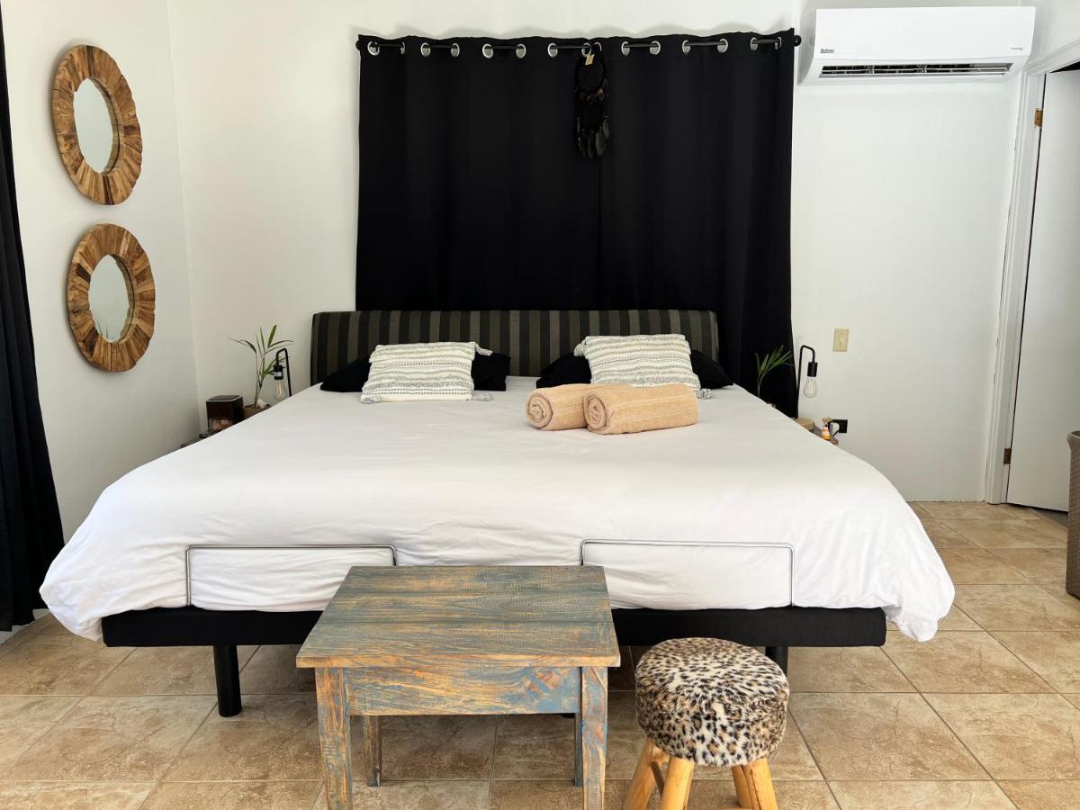 Lama Y Solo Unique Private Room Walking Distance To The Beach Palm Beach Exterior photo